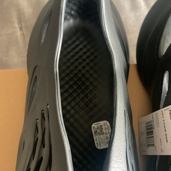 Yeezy Foam RNR - Picture 8 of 10